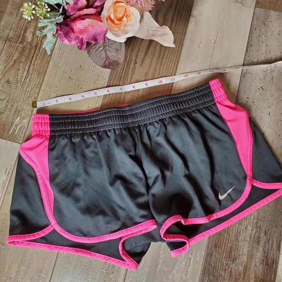 Nike Dri-Fit Women's Black and Pink Running Shorts Size Medium - Picture 11 of 15